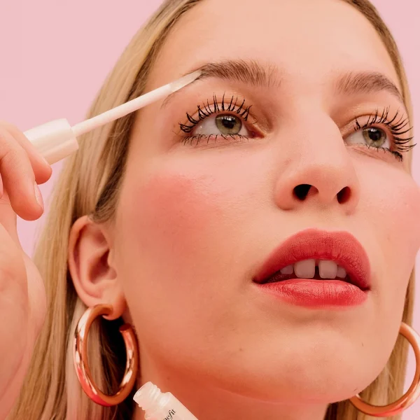 Benefit Cosmetics Hubba Brow – Sérum Revitalisant Pour Les Sourcils grande surprise 6
